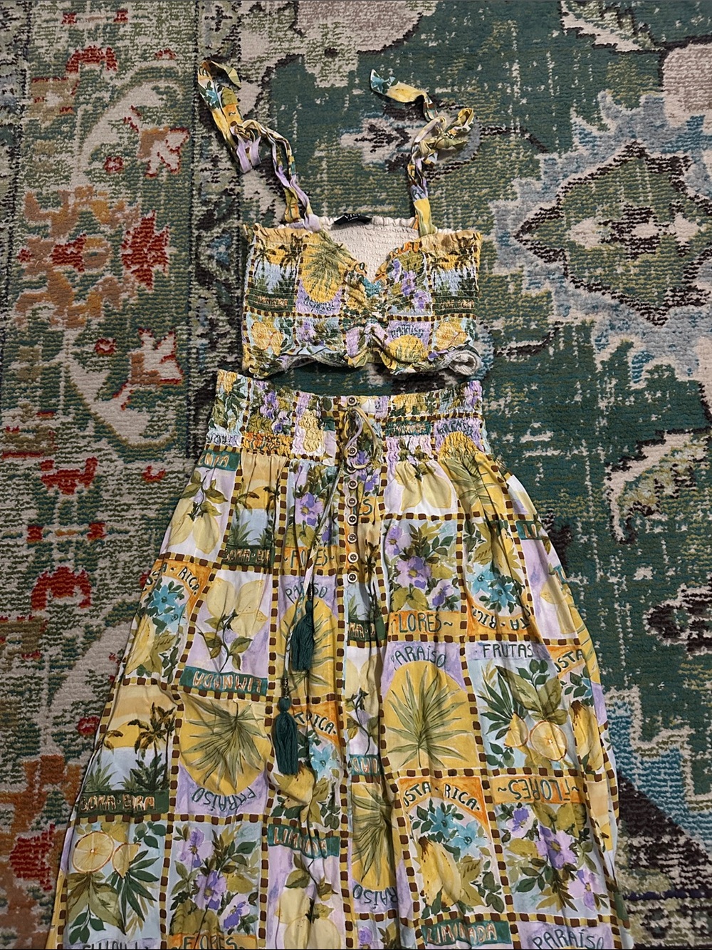 SOLERA TROPICAL PRINT - Yellow Floral Two-Piece Crop Top & Skirt Set